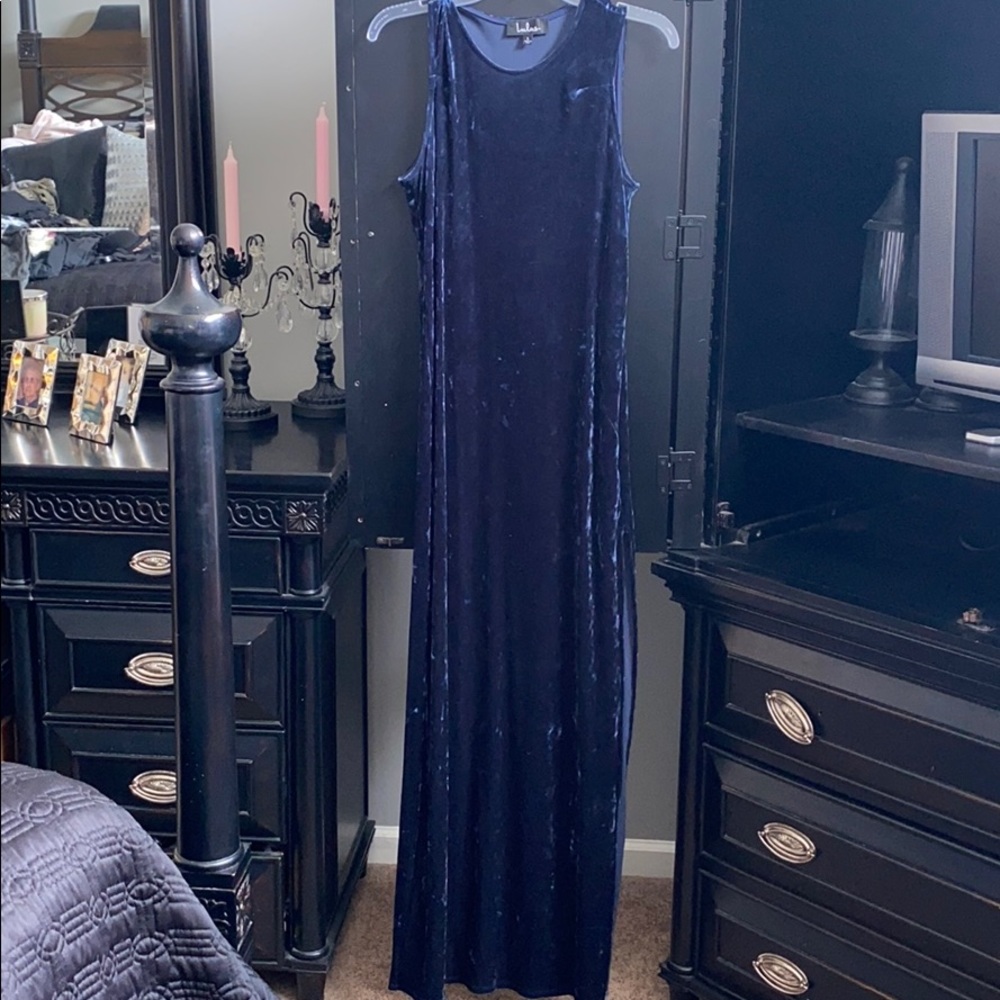 Ladies crushed velvet maxi dress